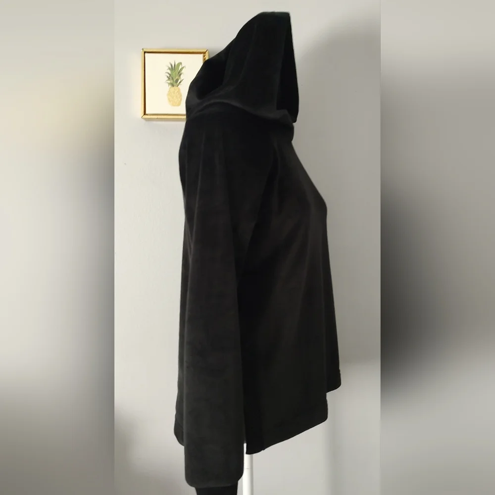 Hoodie  Women Pullover  Black Fleece Size XS  Long Sleeves Warm New without Tag